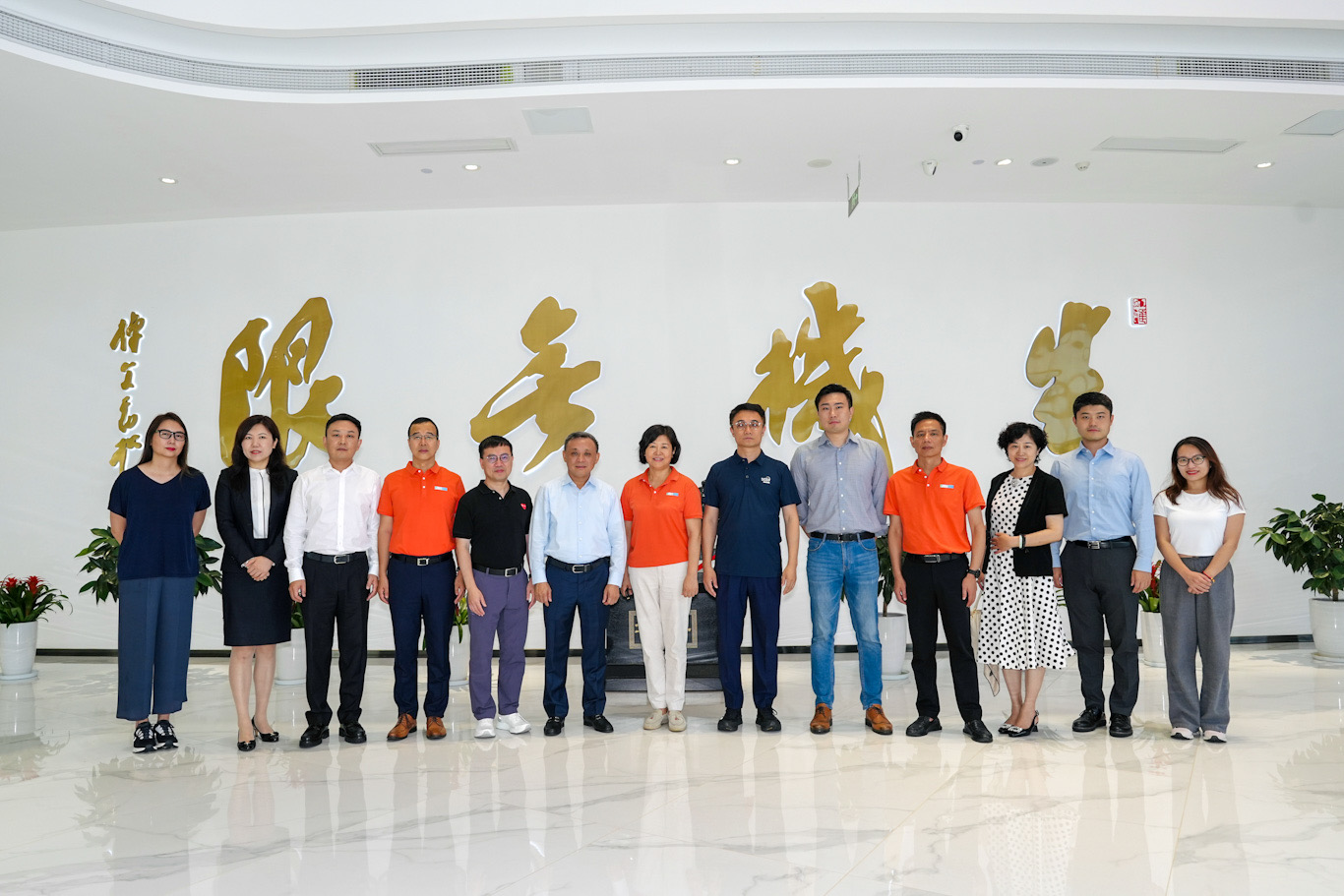 盛鸿国际生物与中诚信、望繁信签订战略合作协议